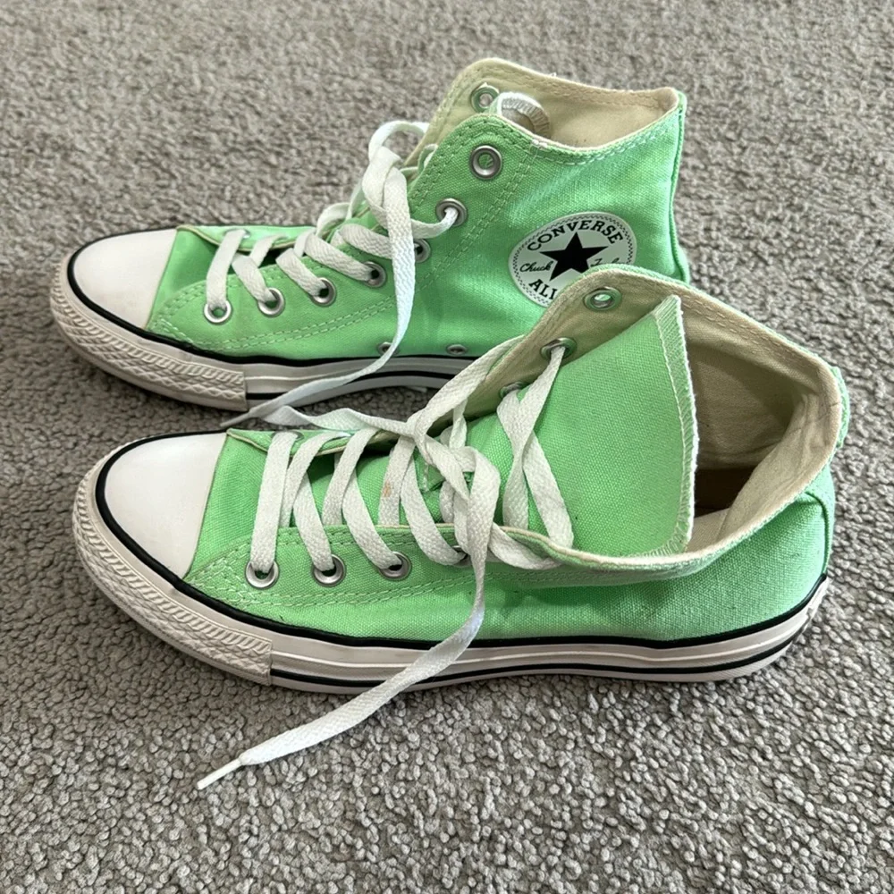 chuck taylor all star converse - women’s 7 in green. Like new condition - Picture 3 of 5